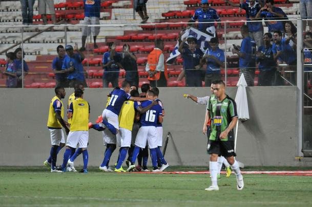Imagens do clssico entre Amrica e Cruzeiro, no Independncia, pela nona rodada do Mineiro