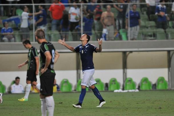 Imagens do clssico entre Amrica e Cruzeiro, no Independncia, pela nona rodada do Mineiro