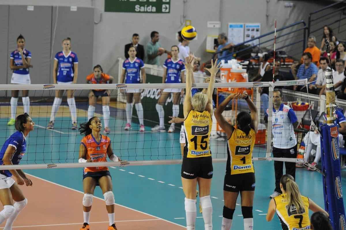 Minas e Praia se enfrentaram na Arena JK, com vitria das visitantes por 3 sets a 2