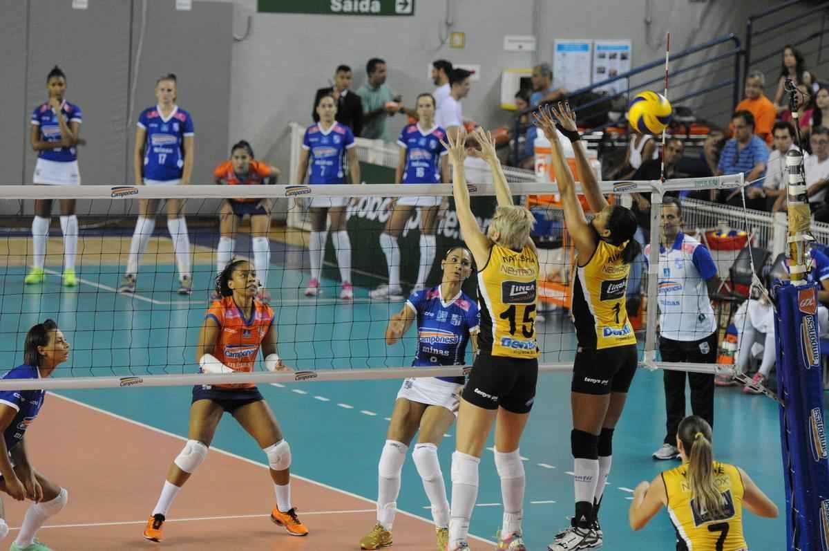 Minas e Praia se enfrentaram na Arena JK, com vitria das visitantes por 3 sets a 2