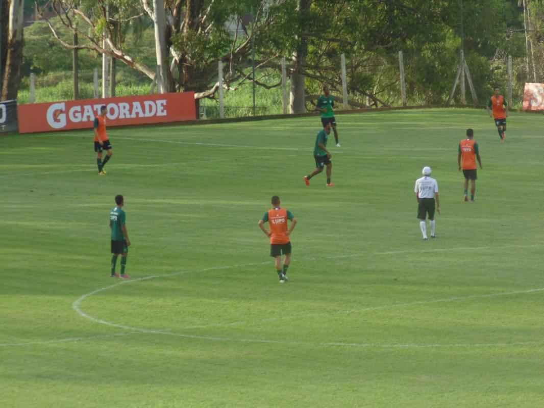 Fotos do coletivo do Amrica desta quarta-feira, no CT Lanna Drumond