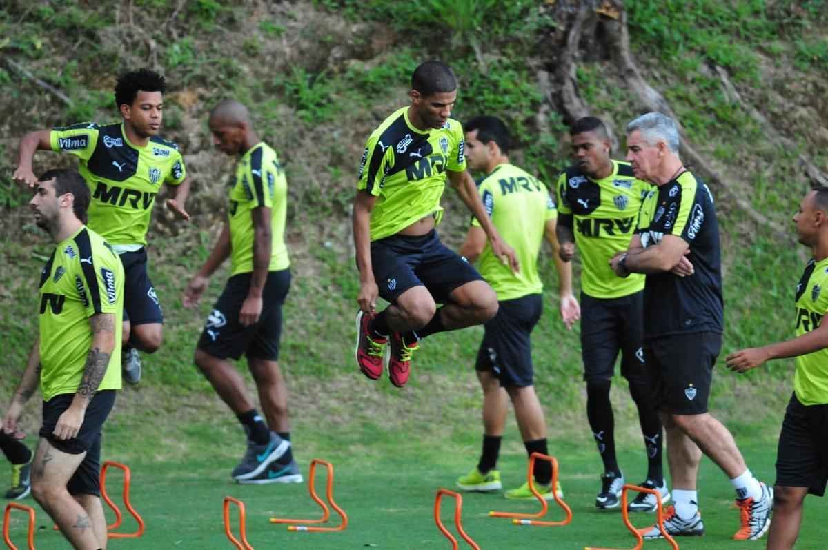 Fotos do treino do Atltico no dia de seu aniversrio de 107 anos