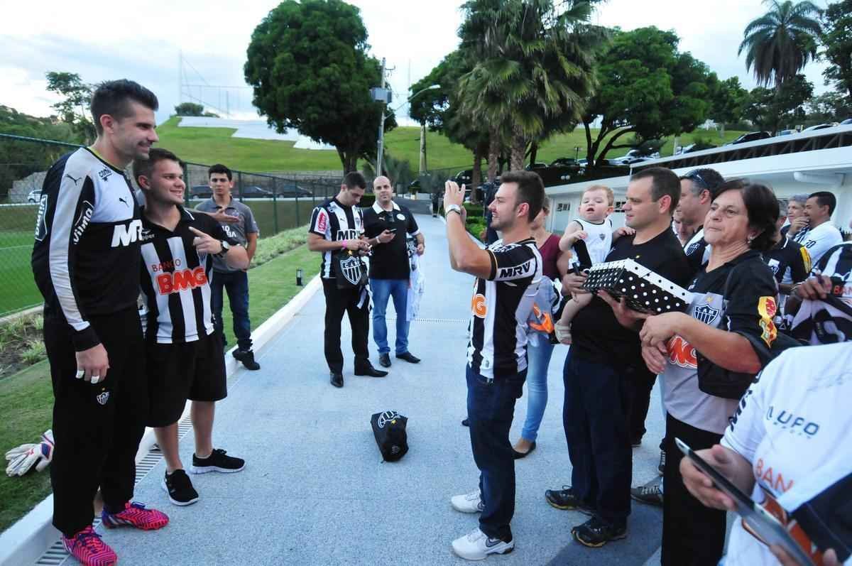 Fotos do treino do Atltico no dia de seu aniversrio de 107 anos
