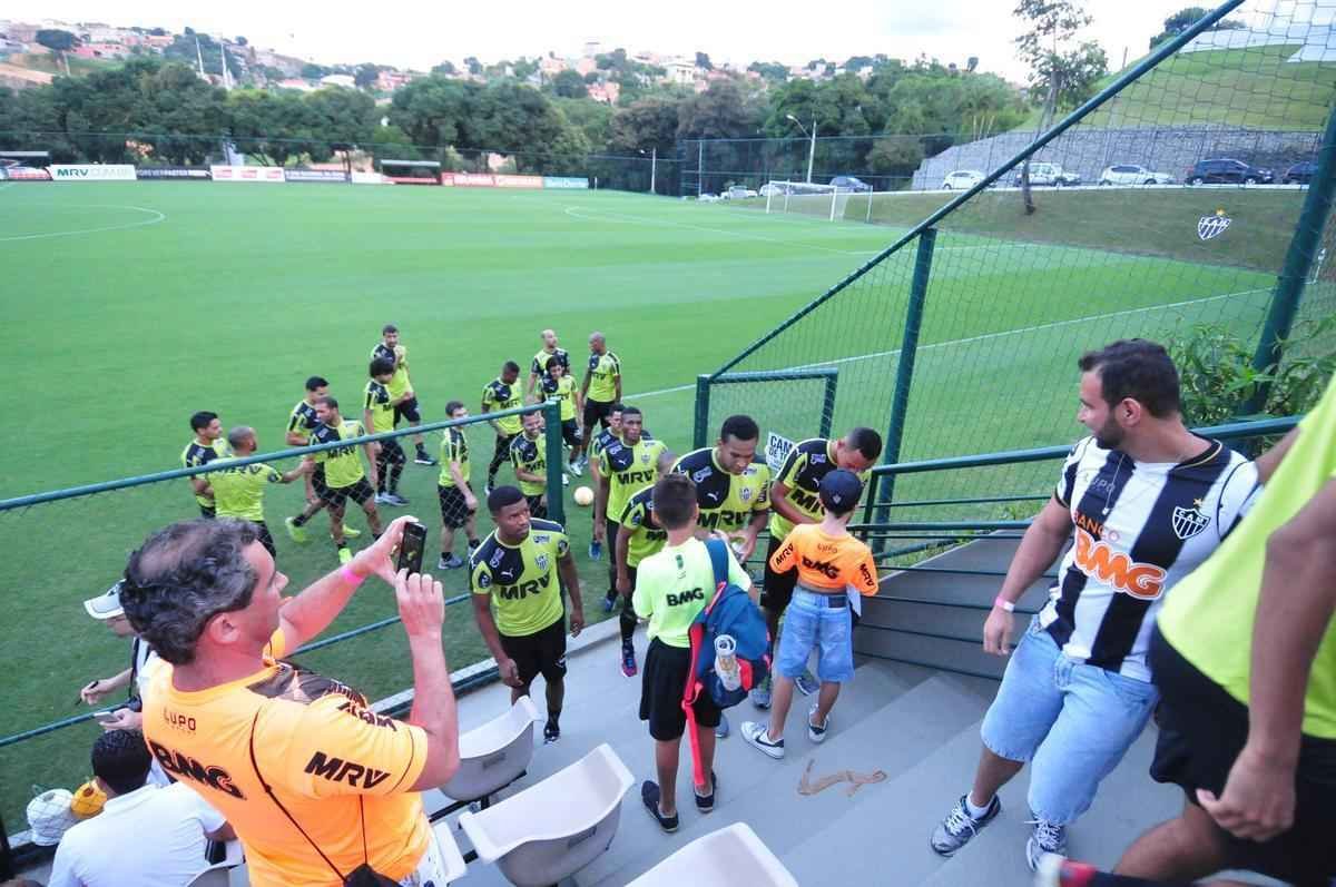 Fotos do treino do Atltico no dia de seu aniversrio de 107 anos