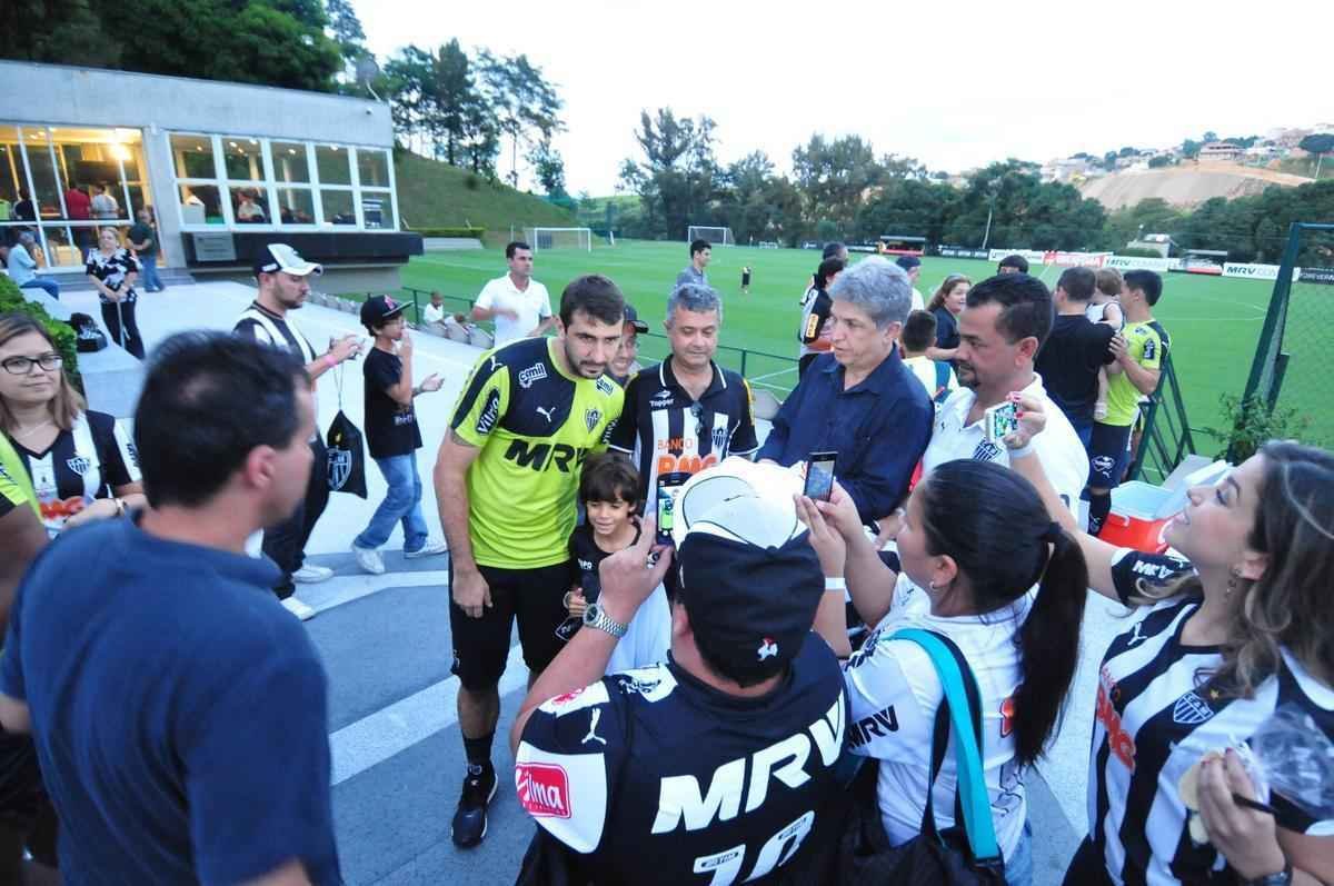 Fotos do treino do Atltico no dia de seu aniversrio de 107 anos
