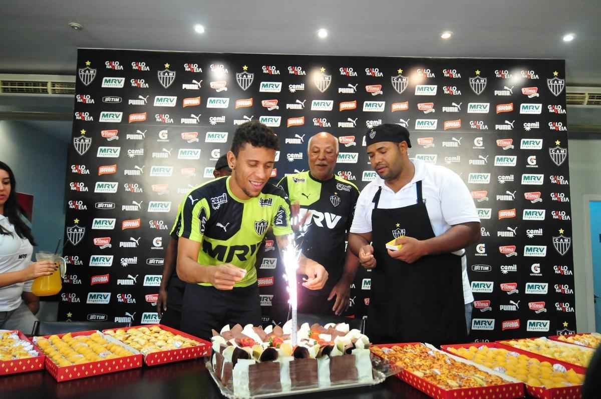 Fotos do treino do Atltico no dia de seu aniversrio de 107 anos
