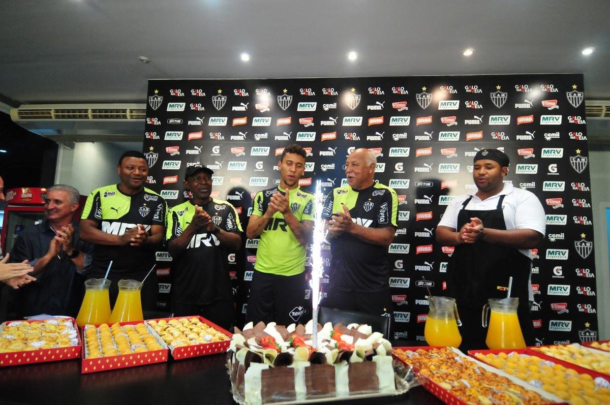 Fotos do treino do Atltico no dia de seu aniversrio de 107 anos