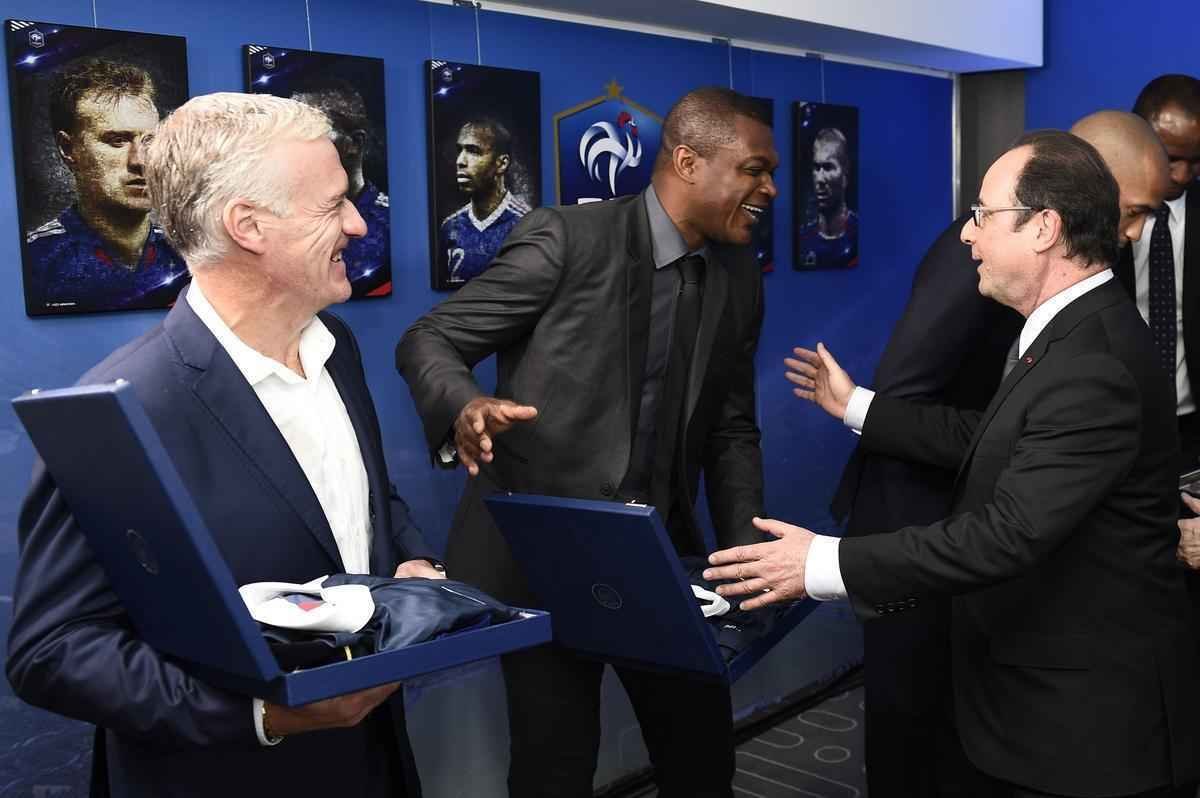 Federao Francesa de Futebol homenageou jogadores que tm no histrico mais de cem jogos pela seleo nacional: Marcel Desailly, Didier Deschamps, Thierry Henry, Lilian Thuram, Patrick Vieira e Zinedine Zidane