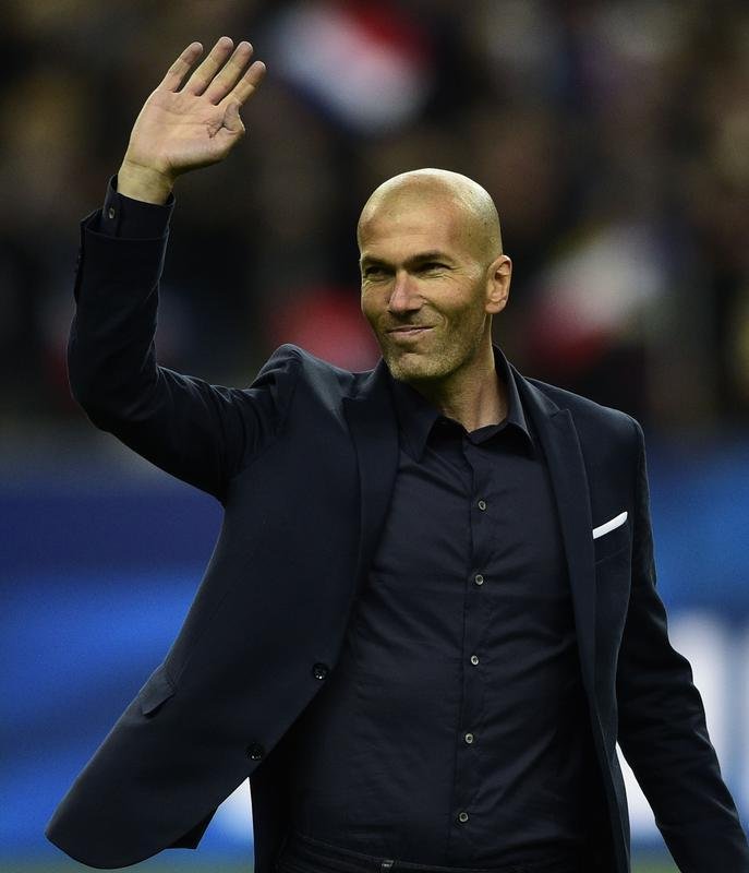 Federao Francesa de Futebol homenageou jogadores que tm no histrico mais de cem jogos pela seleo nacional: Marcel Desailly, Didier Deschamps, Thierry Henry, Lilian Thuram, Patrick Vieira e Zinedine Zidane (na foto)