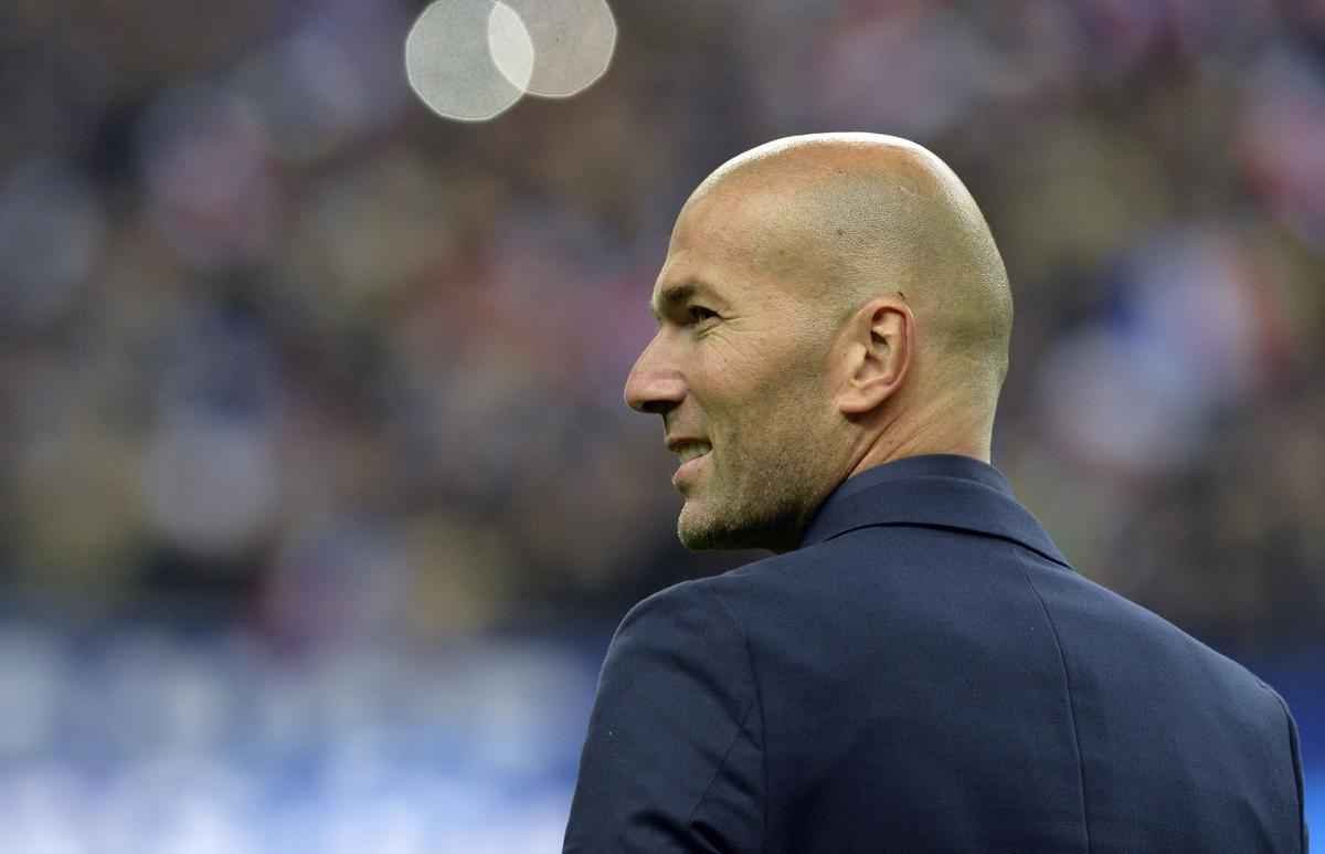 Federao Francesa de Futebol homenageou jogadores que tm no histrico mais de cem jogos pela seleo nacional: Marcel Desailly, Didier Deschamps, Thierry Henry, Lilian Thuram, Patrick Vieira e Zinedine Zidane (na foto)