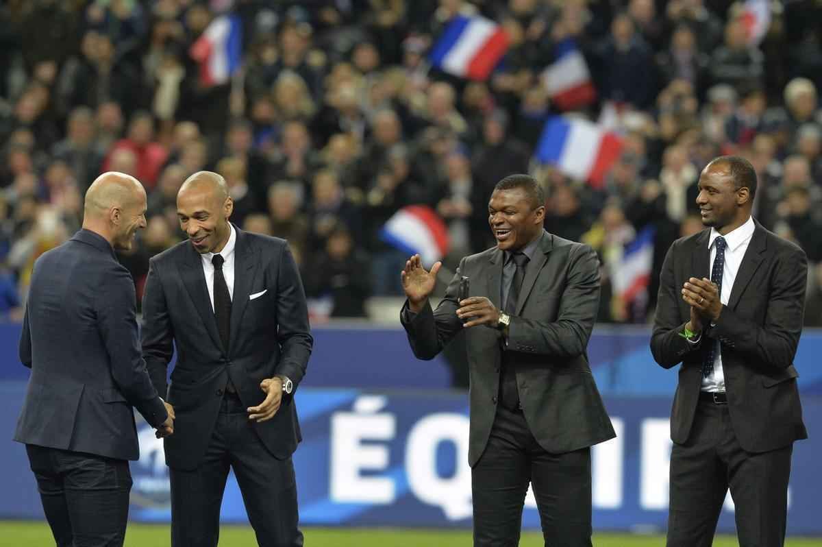 Federao Francesa de Futebol homenageou jogadores que tm no histrico mais de cem jogos pela seleo nacional: Marcel Desailly, Didier Deschamps, Thierry Henry, Lilian Thuram, Patrick Vieira e Zinedine Zidane