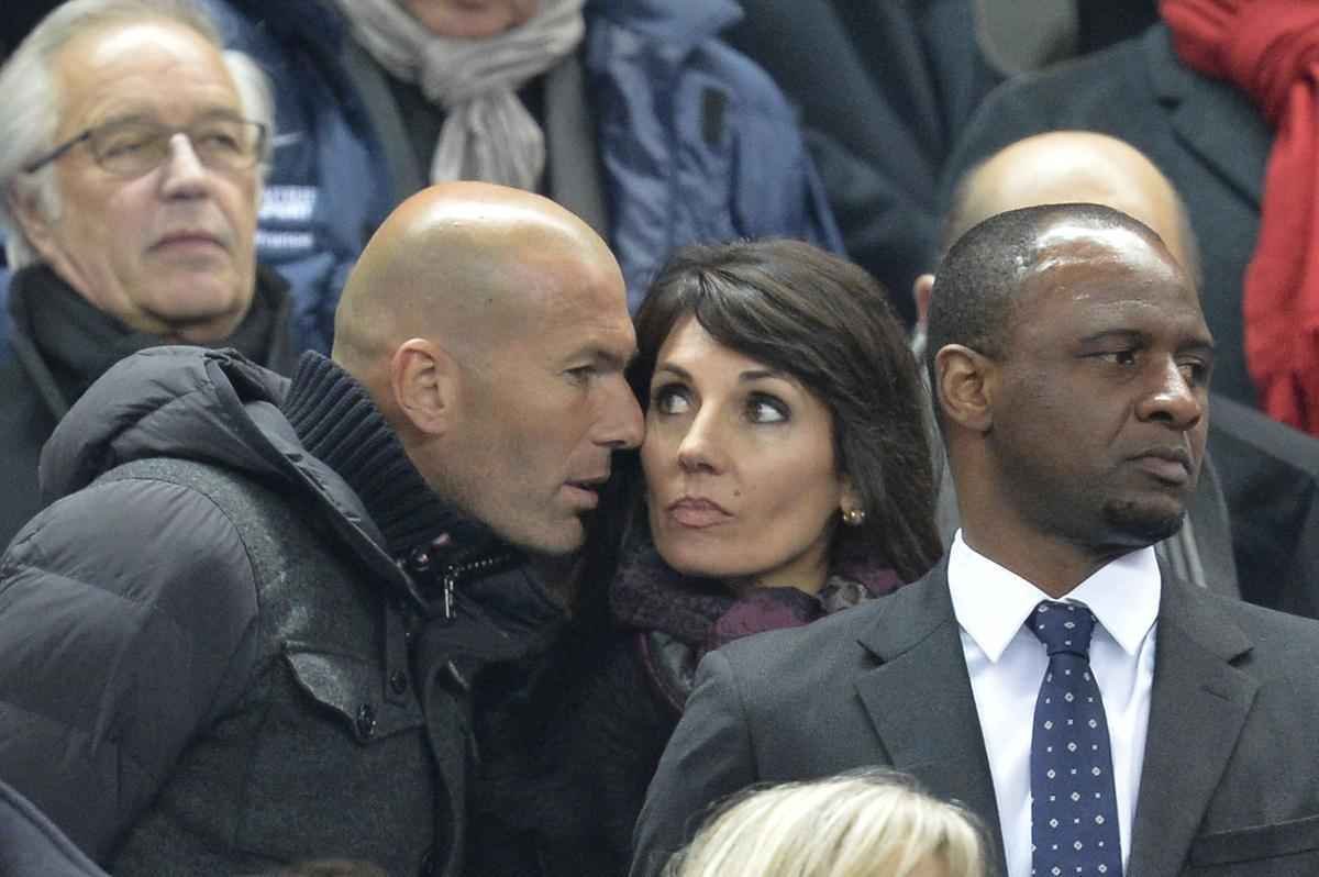 Federao Francesa de Futebol homenageou jogadores que tm no histrico mais de cem jogos pela seleo nacional: Marcel Desailly, Didier Deschamps, Thierry Henry, Lilian Thuram, Patrick Vieira e Zinedine Zidane (na foto)