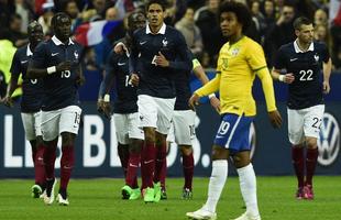 Imagens do jogo amistoso entre França e Brasil no Stade de France - na foto, comemoração do gol de Varane