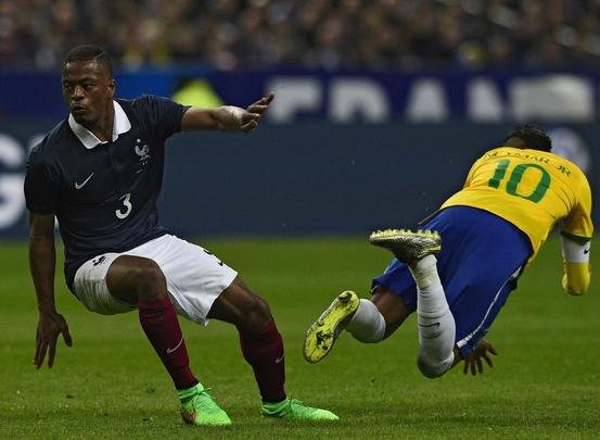 Imagens do jogo amistoso entre França e Brasil no Stade de France