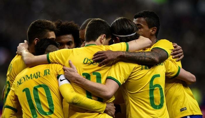 Imagens do jogo amistoso entre França e Brasil no Stade de France - na foto, comemoração do gol de Oscar