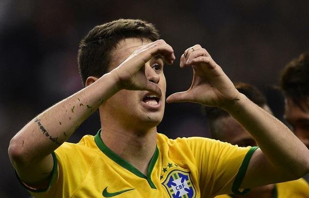Imagens do jogo amistoso entre França e Brasil no Stade de France - na foto, comemoração do gol de Oscar