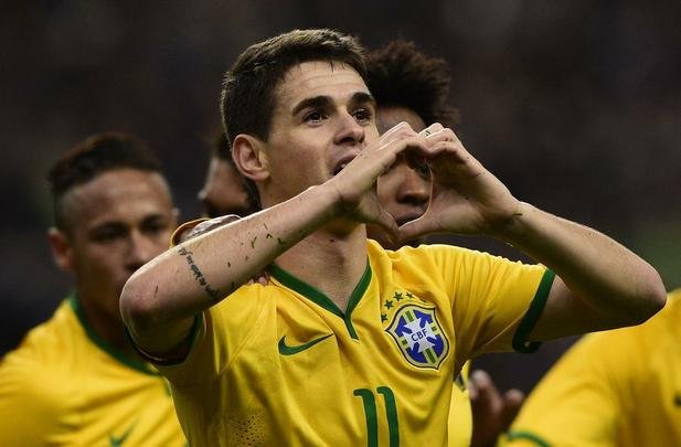 Imagens do jogo amistoso entre França e Brasil no Stade de France - na foto, comemoração do gol de Oscar