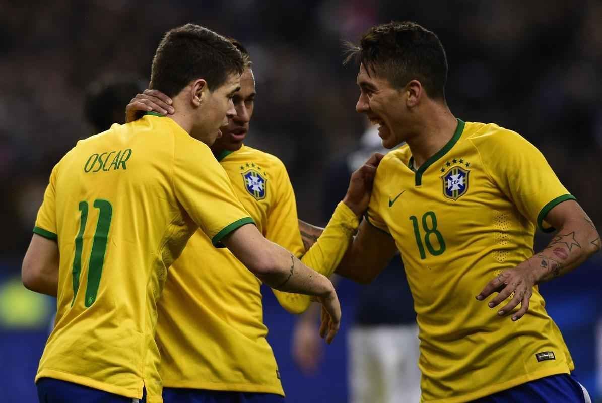 Imagens do jogo amistoso entre Frana e Brasil no Stade de France - na foto, comemorao do gol de Oscar