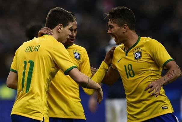 Imagens do jogo amistoso entre França e Brasil no Stade de France - na foto, comemoração do gol de Oscar