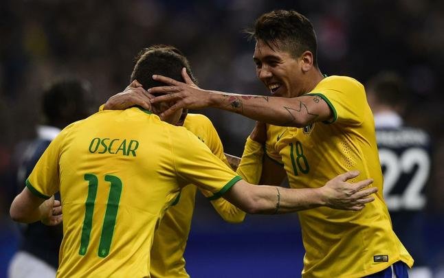 Imagens do jogo amistoso entre França e Brasil no Stade de France - na foto, comemoração do gol de Oscar