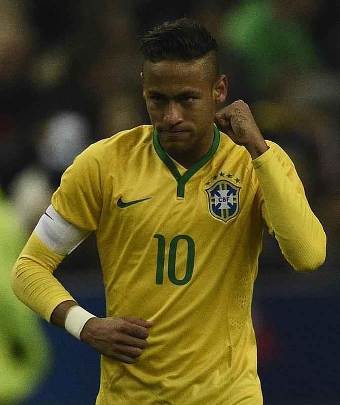 Imagens do jogo amistoso entre Frana e Brasil no Stade de France - na foto, comemorao do gol de Neymar