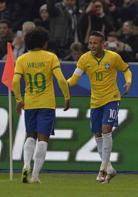 Imagens do jogo amistoso entre Frana e Brasil no Stade de France - na foto, comemorao do gol de Neymar