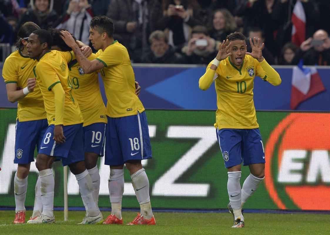 Imagens do jogo amistoso entre Frana e Brasil no Stade de France - na foto, comemorao do gol de Neymar