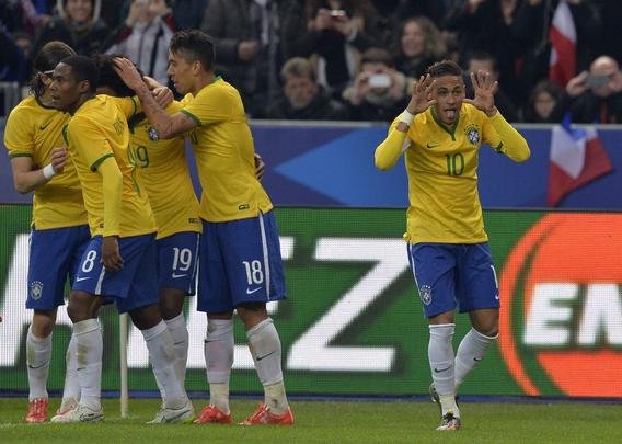 Imagens do jogo amistoso entre França e Brasil no Stade de France - na foto, comemoração do gol de Neymar