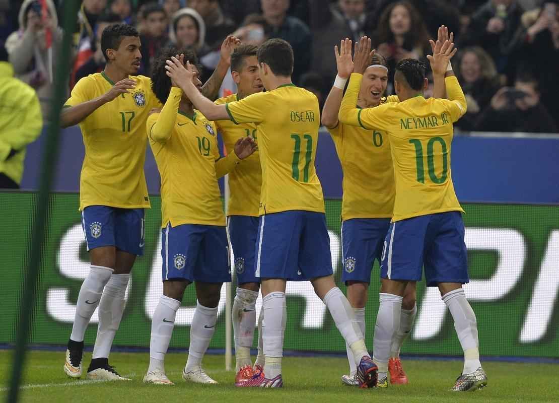 Imagens do jogo amistoso entre Frana e Brasil no Stade de France - na foto, comemorao do gol de Neymar