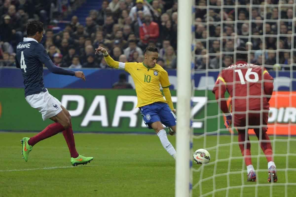 Imagens do jogo amistoso entre Frana e Brasil no Stade de France