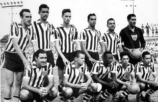 Time do Atlético de 1948, que conta com vários dos 'campeões do gelo: Afonso, Ze do Monte, Haroldo, Geraldino, Geraldo e Sinval. Agachados: Lucas Miranda, Gastao, Ubaldo, Vava e Zico.