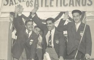 Alvinho, Vaguinho e Afonso agradecendo o carinho dos atleticanos na chegada da excursão