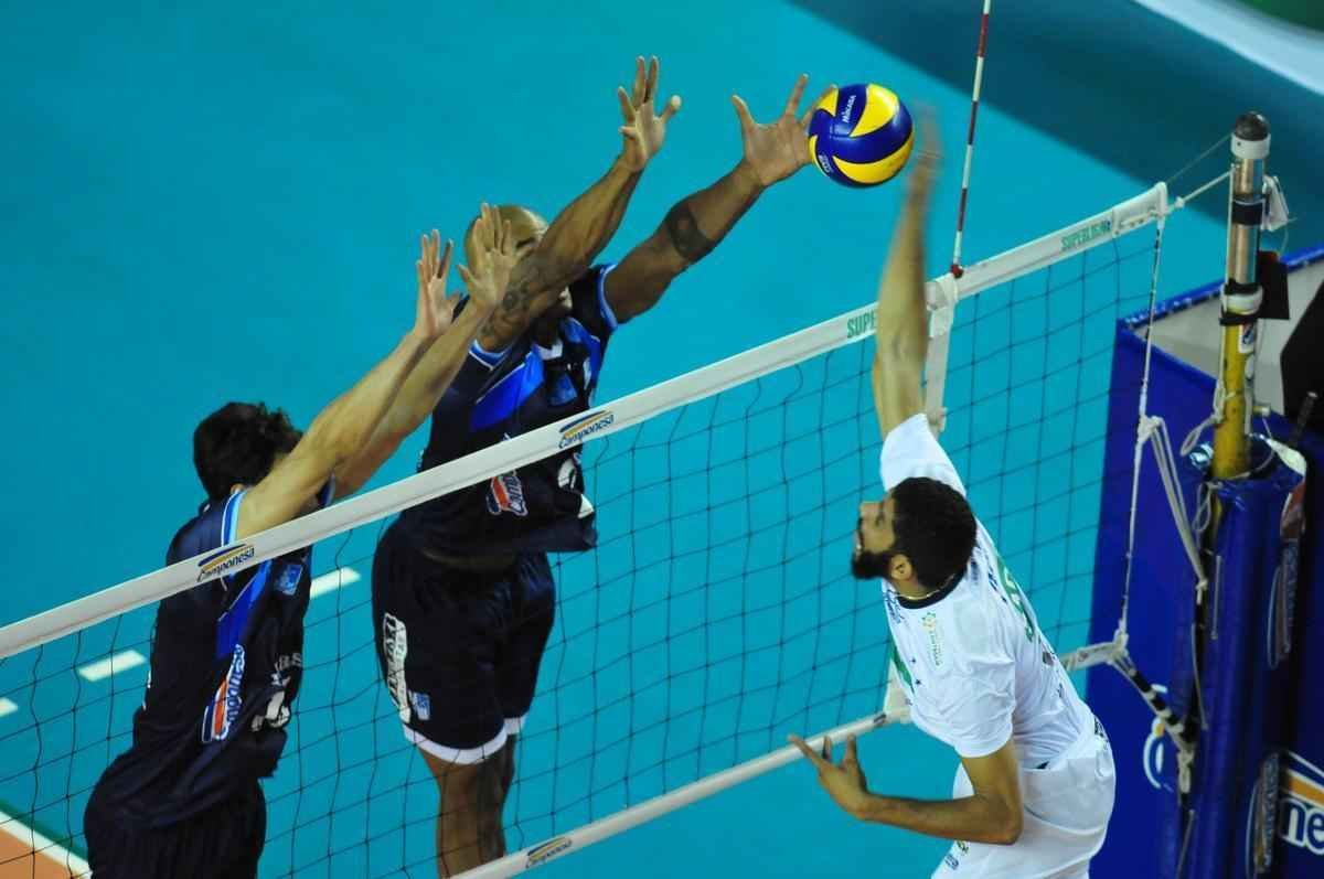 Cruzeiro venceu o Minas com parciais de 25/22, 25/11 e 25/19 na Arena JK, em Belo Horizonte