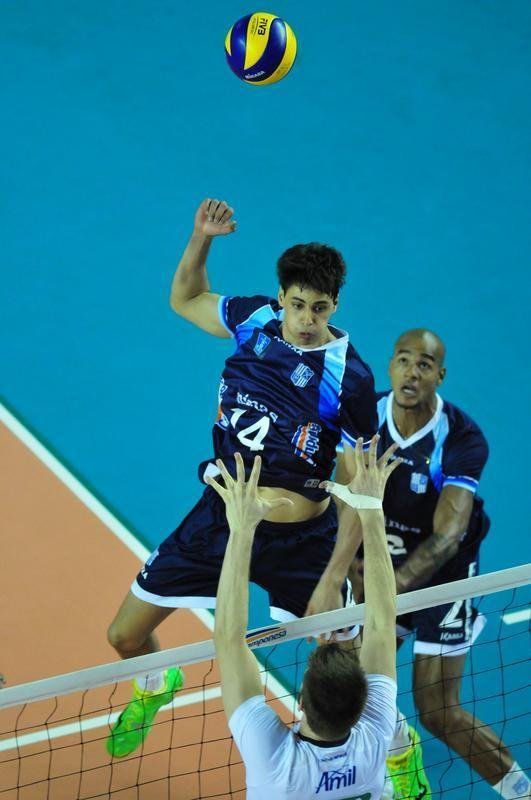 Cruzeiro venceu o Minas com parciais de 25/22, 25/11 e 25/19 na Arena JK, em Belo Horizonte