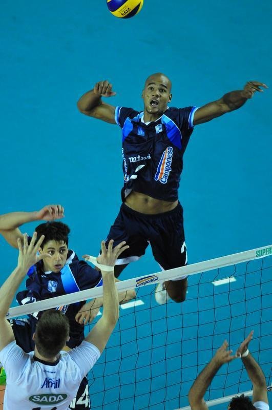 Cruzeiro venceu o Minas com parciais de 25/22, 25/11 e 25/19 na Arena JK, em Belo Horizonte