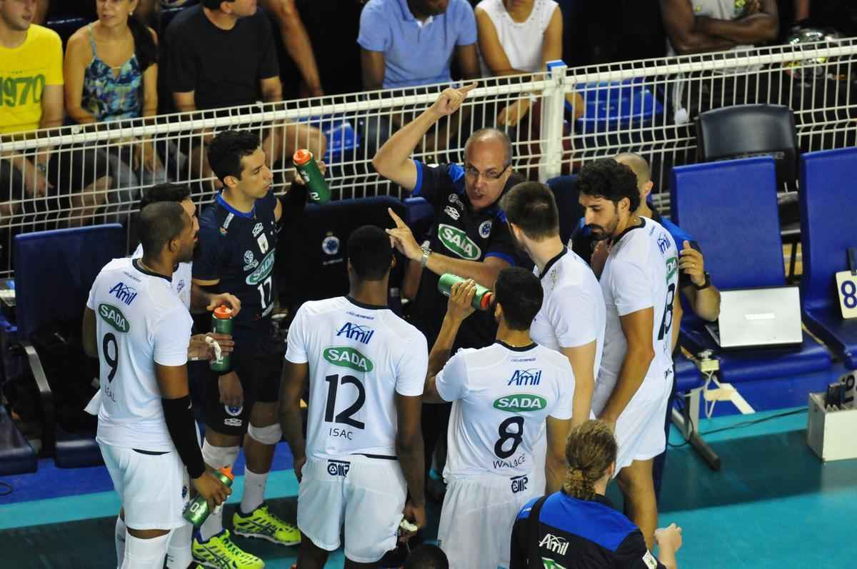 Cruzeiro venceu o Minas com parciais de 25/22, 25/11 e 25/19 na Arena JK, em Belo Horizonte