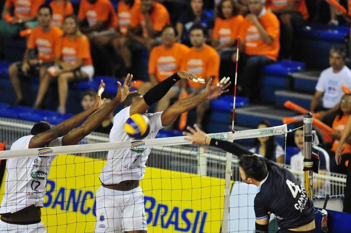 Cruzeiro venceu o Minas com parciais de 25/22, 25/11 e 25/19 na Arena JK, em Belo Horizonte