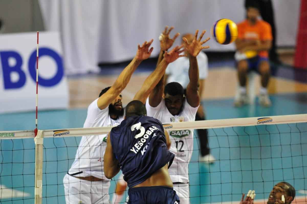 Cruzeiro venceu o Minas com parciais de 25/22, 25/11 e 25/19 na Arena JK, em Belo Horizonte