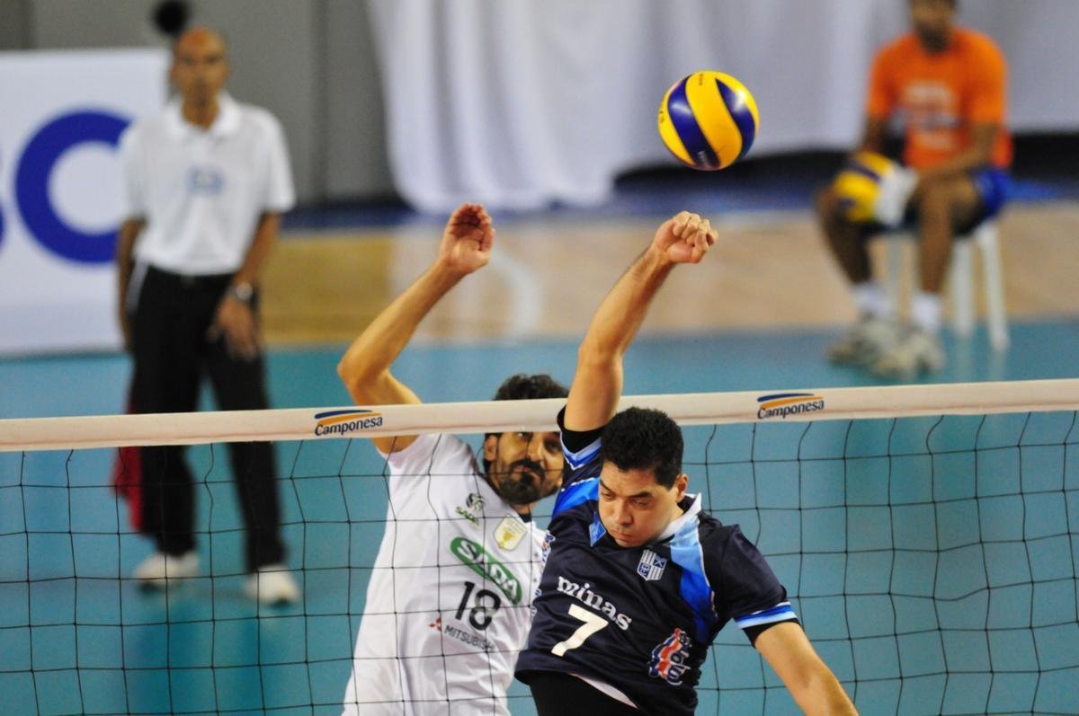 Cruzeiro venceu o Minas com parciais de 25/22, 25/11 e 25/19 na Arena JK, em Belo Horizonte