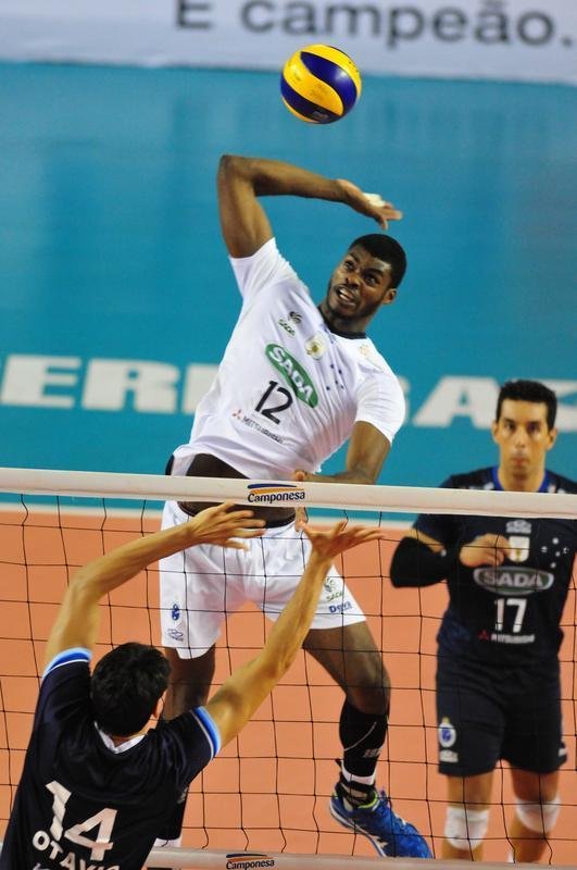 Cruzeiro venceu o Minas com parciais de 25/22, 25/11 e 25/19 na Arena JK, em Belo Horizonte