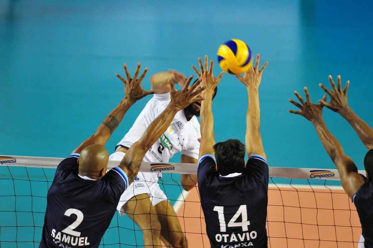 Cruzeiro venceu o Minas com parciais de 25/22, 25/11 e 25/19 na Arena JK, em Belo Horizonte