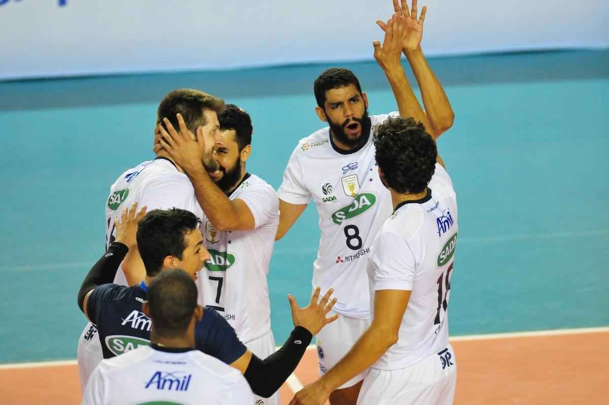Cruzeiro venceu o Minas com parciais de 25/22, 25/11 e 25/19 na Arena JK, em Belo Horizonte