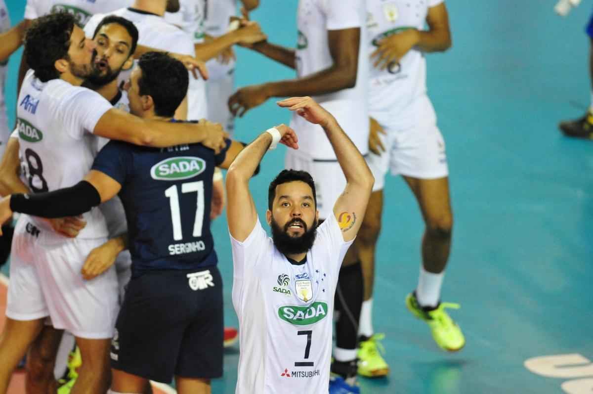 Cruzeiro venceu o Minas com parciais de 25/22, 25/11 e 25/19 na Arena JK, em Belo Horizonte