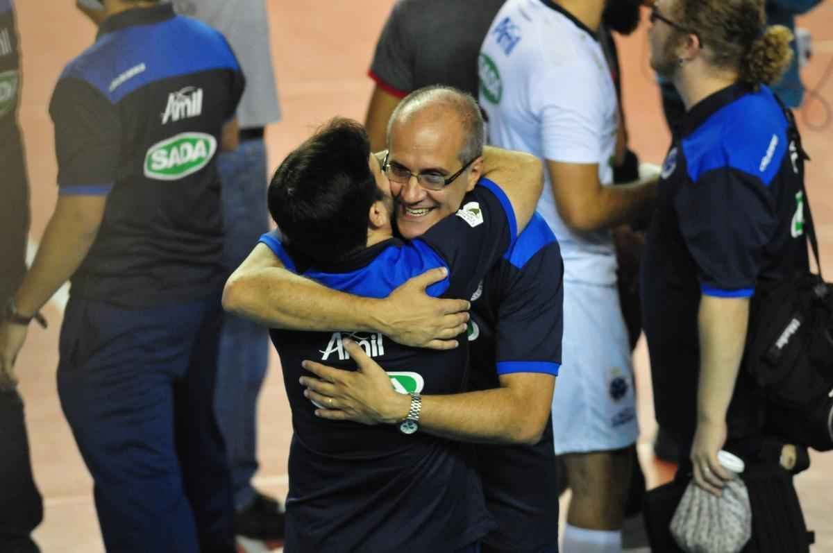 Cruzeiro venceu o Minas com parciais de 25/22, 25/11 e 25/19 na Arena JK, em Belo Horizonte