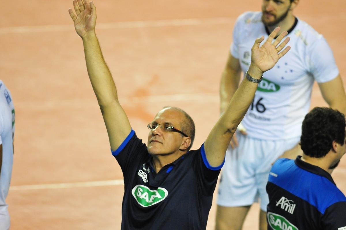 Cruzeiro venceu o Minas com parciais de 25/22, 25/11 e 25/19 na Arena JK, em Belo Horizonte