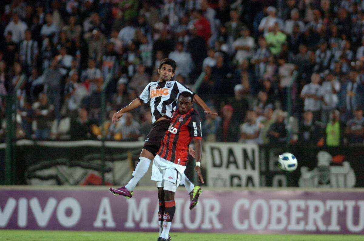 Guilherme estreou pelo Galo no dia 21 de maio de 2011, contra o Atltico-PR, pelo Campeonato Brasileiro