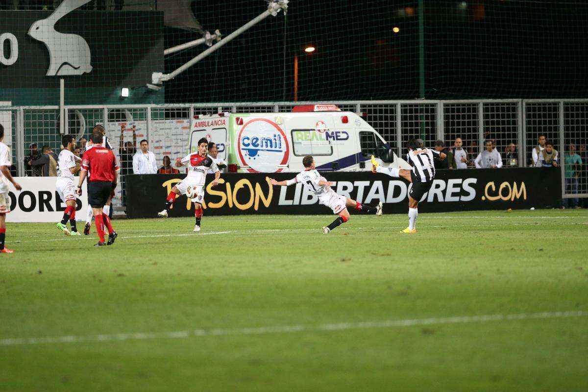 No dia 7 de julho de 2013, Guilherme balanou as redes contra o Newells Old Boys, pela semifinal da Libertadores, e levou a disputa para os pnaltis