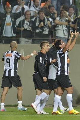 Além de marcar com a bola rolando, Guilherme acertou sua penalidade e ajudou o Atlético a se classificar para a final da Libertadores