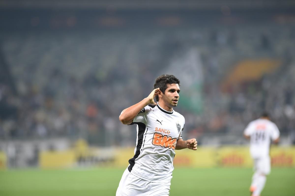 Contra o Corinthians, em 15 de agosto de 2014, Guilherme marcou dois gols pelas quartas de final da Libertadores