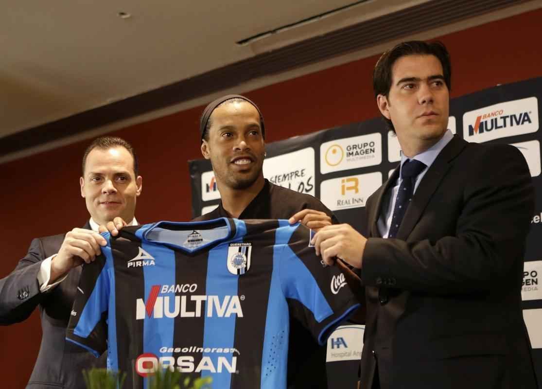 Vida atribulada de Ronaldinho no Mxico inspira polmicas e craque mantm assdio de torcedores